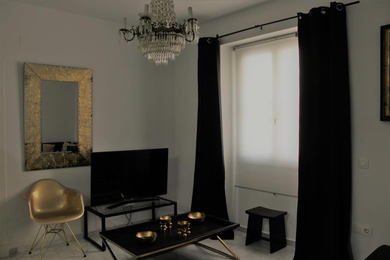 Luxury Apartment *